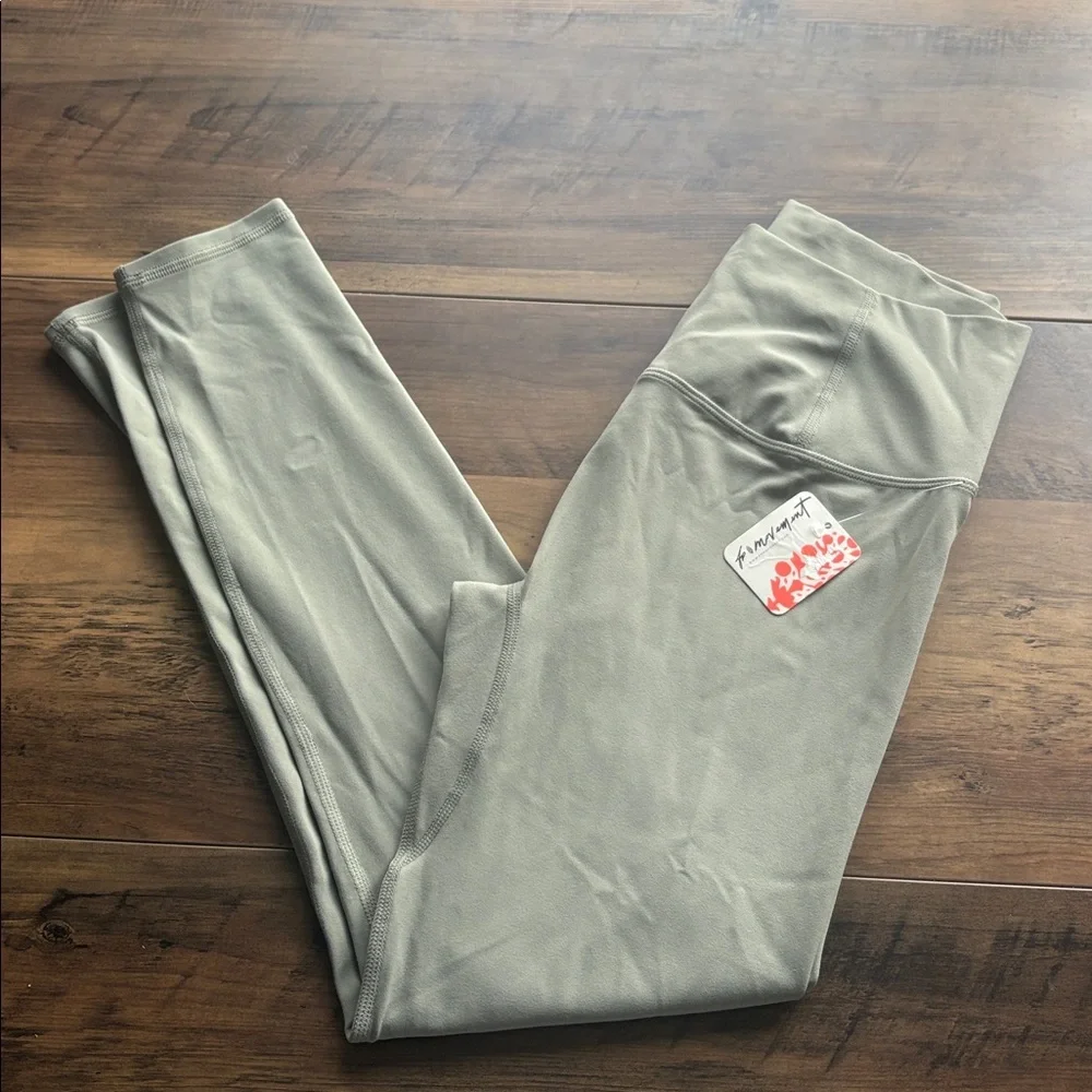 FP MOVEMENT FREE PEOPLE Never Better Capri Legging Small Sage Stone Army Green - Picture 3 of 7